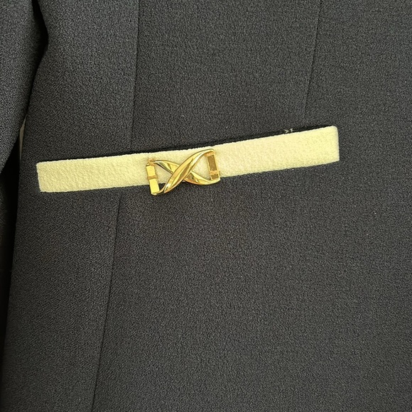 Tahari Arthur S. Levine Navy Blue Jacket and Pants, size 4 - Picture 3 of 9